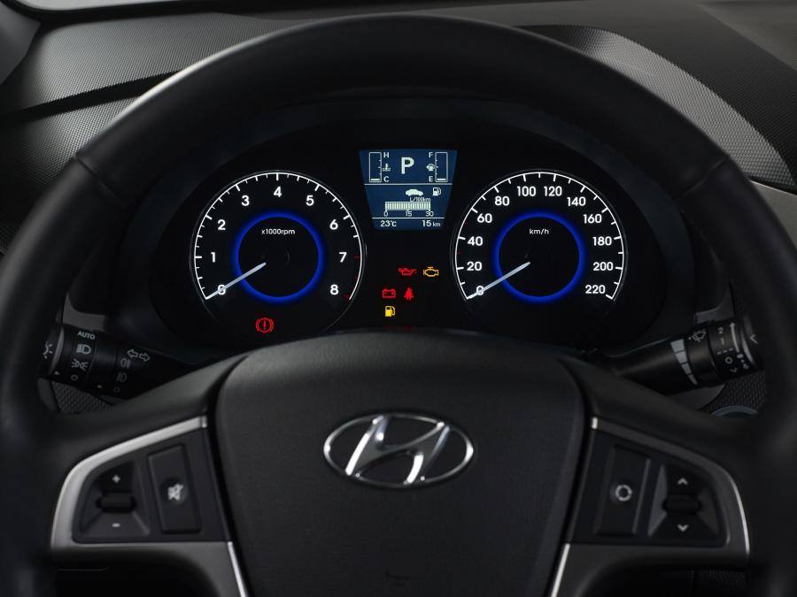 Панель приборов Hyundai Solaris (RB) 2014 года  (фото 10 из 10)